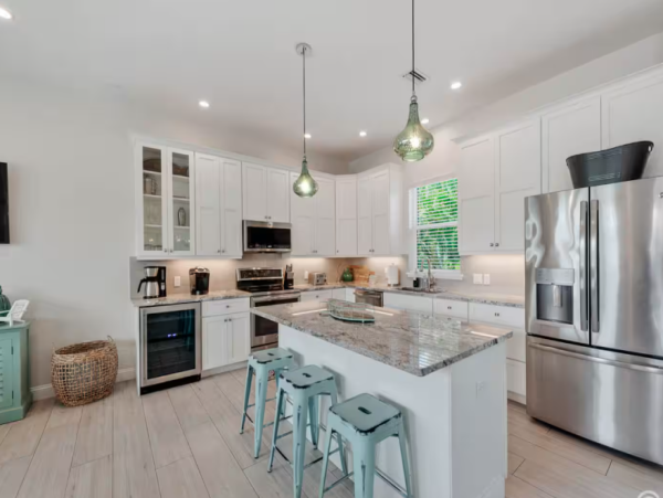 Luxurious Beach Getaway on Anna Maria Island Steps to Beach